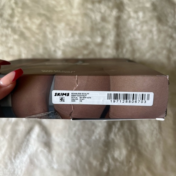 SOLD - Skims Seamless Sculpt Brief Bodysuit Color Clay - Picture 8 of 9